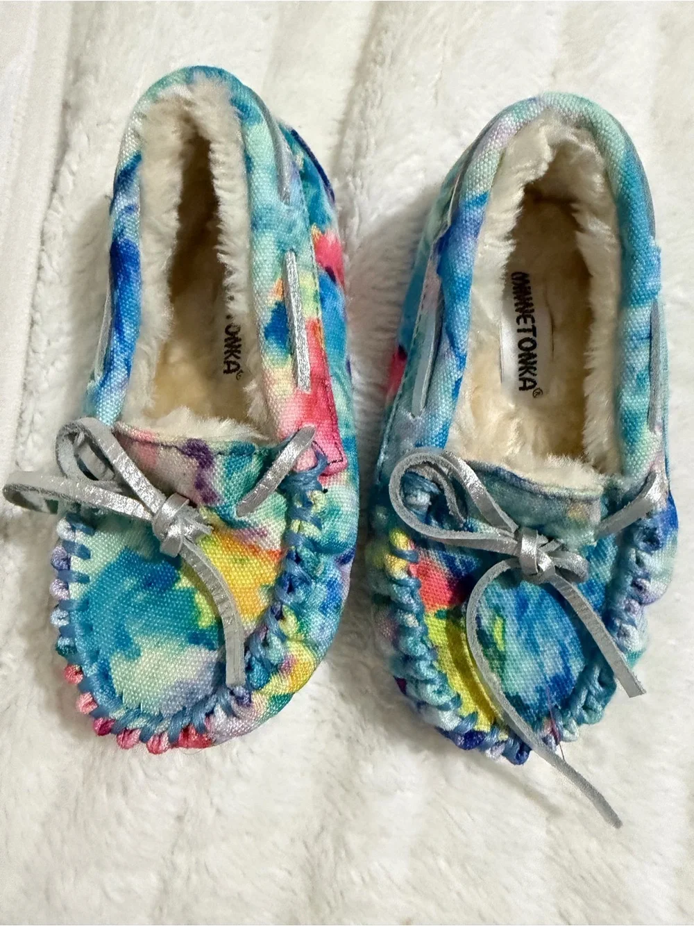 Minnetonka Multi-Color Tie-Dye Faux Fur Lined Moccasins Size Kids 8